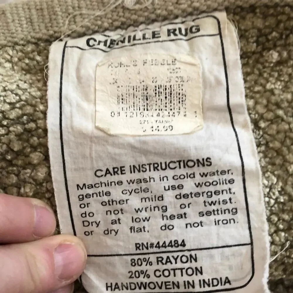18.5”x31” chenille throw rug Taupe euc multiples